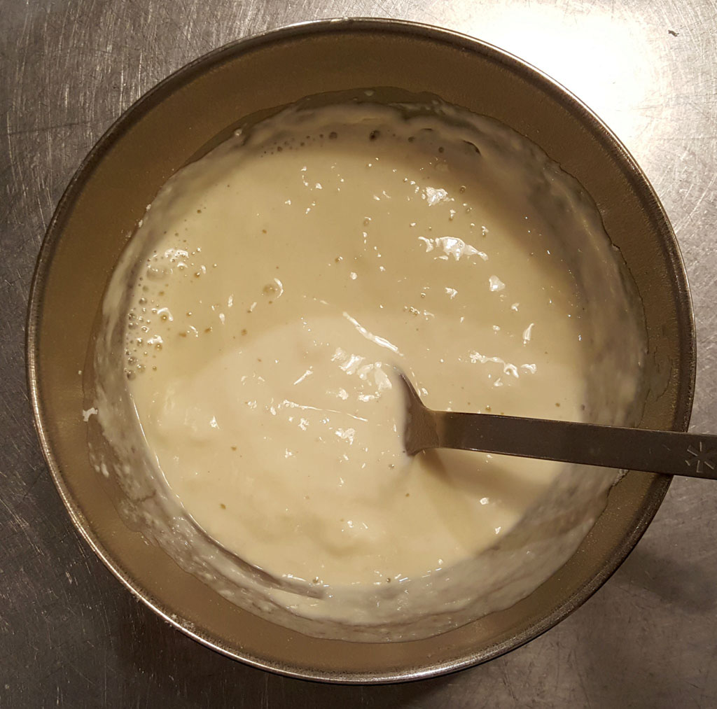 小麦粉混ぜて入れるだけ 超簡単モチモチすいとん味噌汁のつくり方