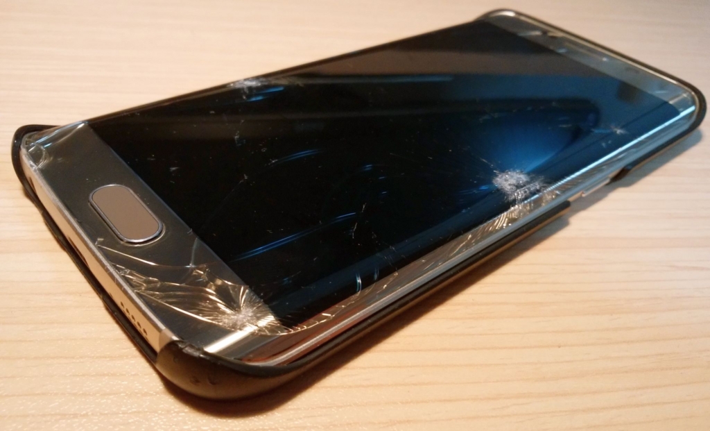 Galaxy S6 Edgeガラス割れ パネル修理は激高なので白ロム代替機を探す